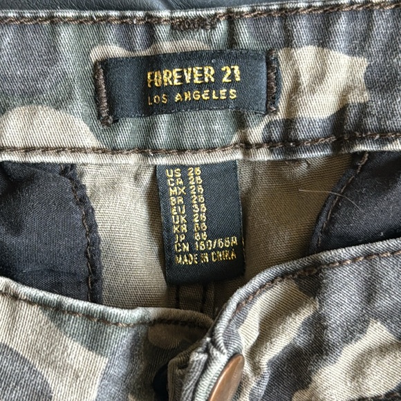 FOREVER21 CAMO WOMENS JEANS SKINNY SIZE 26 - Picture 2 of 2